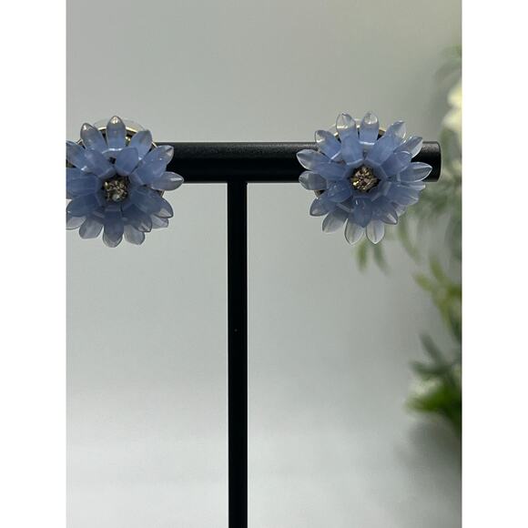 J. Crew Periwinkle Blue Acrylic Floral  Dahlia Statement Necklace & Earring Set - Picture 3 of 13